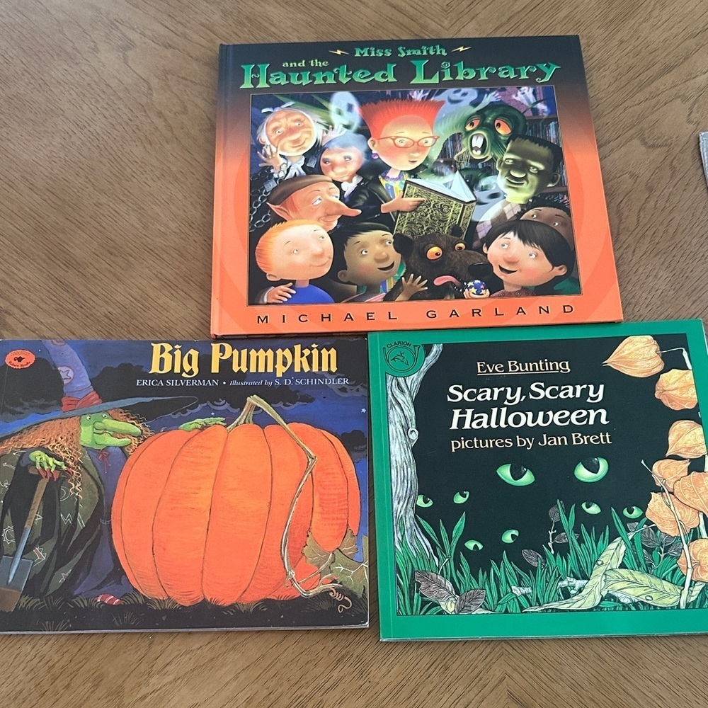 Kids Halloween Costume Set - Spooky Library Theme 3 books